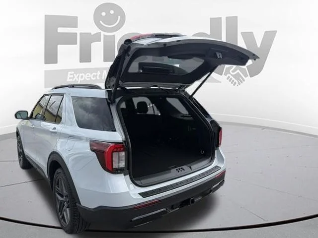 New 2026 Space White Metallic Ford ST-Line image 59