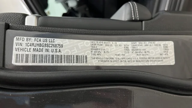 Used 2025 Gray Metallic Jeep Limited image 38