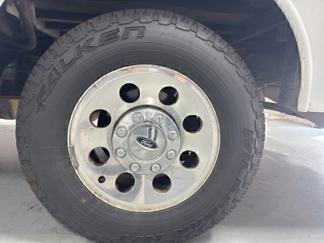 Used 2006 White Ford XL image 12