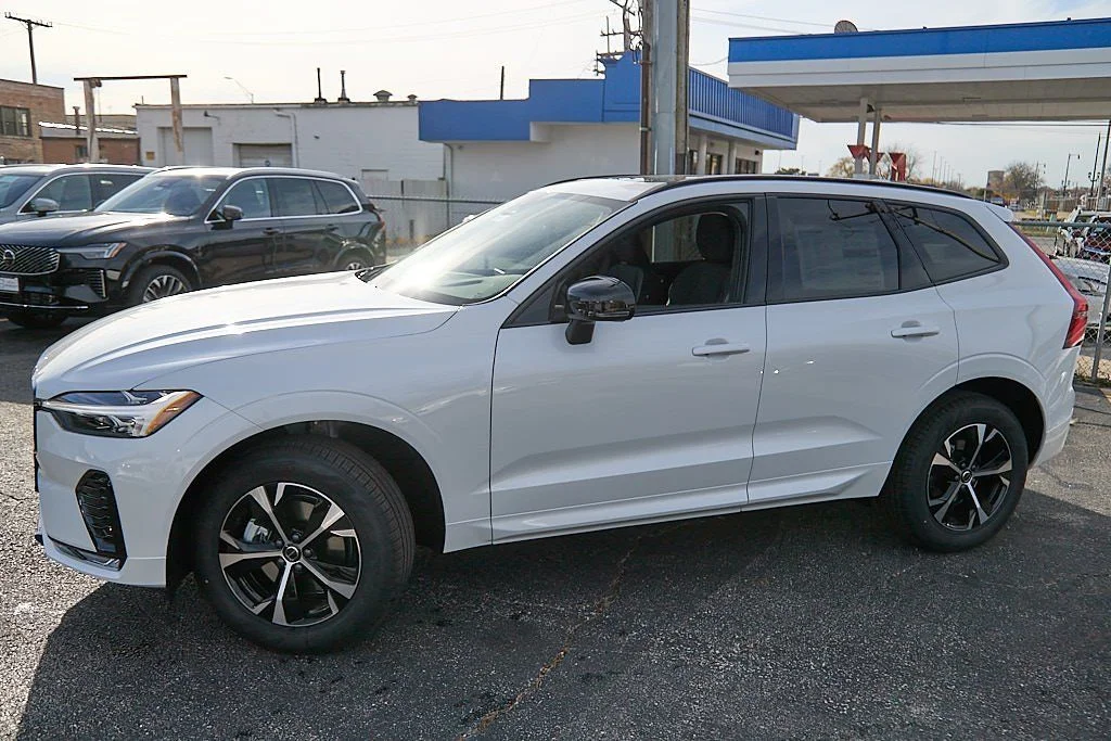 New 2026 Crystal White Volvo Core image 3