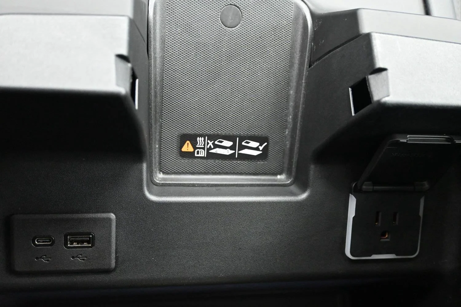Used 2023 Onyx Black GMC Denali image 36
