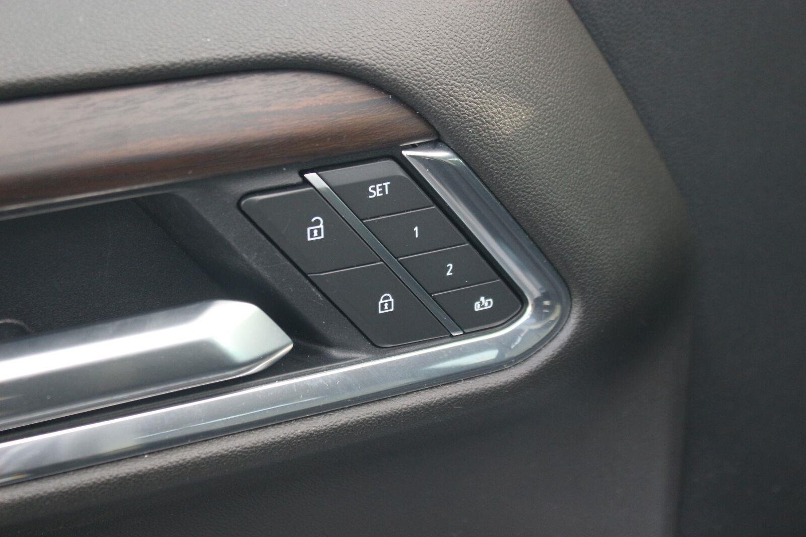 Used 2025 Onyx Black GMC SLT image 15