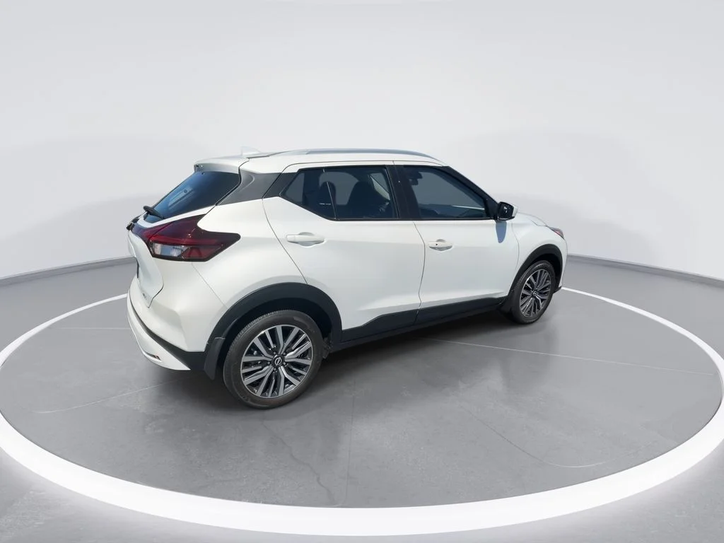 Used 2024 White Nissan SV image 8