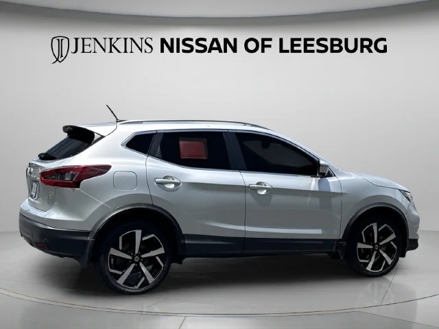 Used 2021 Silver Nissan SL image 6