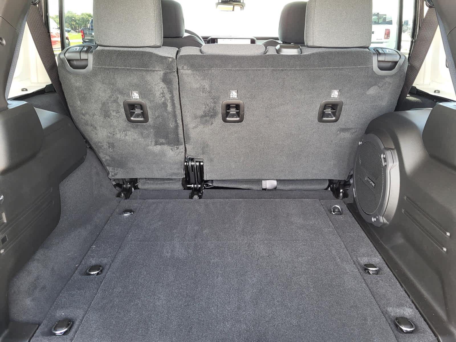 2025 Jeep Wrangler 4-Door Sahara - Photo 12