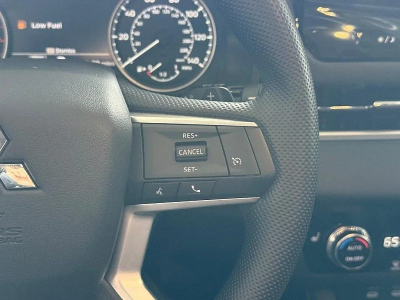 2025 Mitsubishi Outlander ES - Photo 10