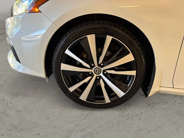 Used 2020 White Nissan 2.0 SR image 15
