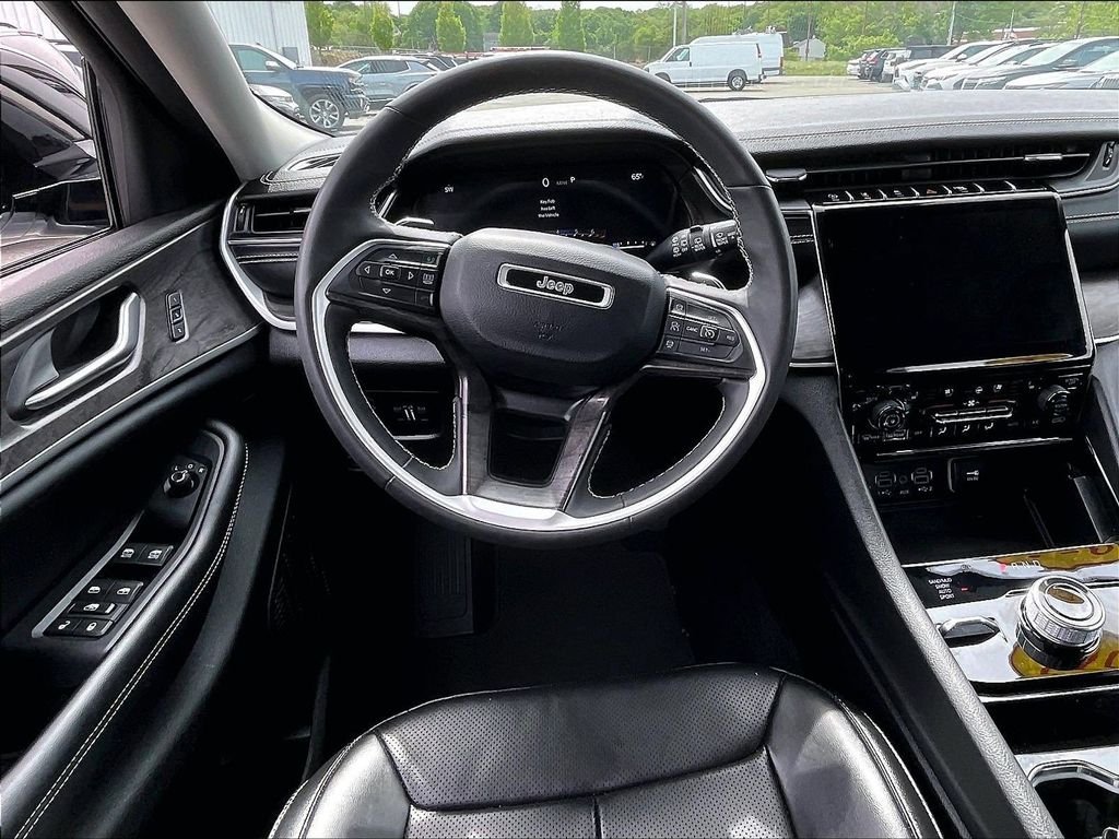 Used 2023 White/off-white Jeep Limited image 18