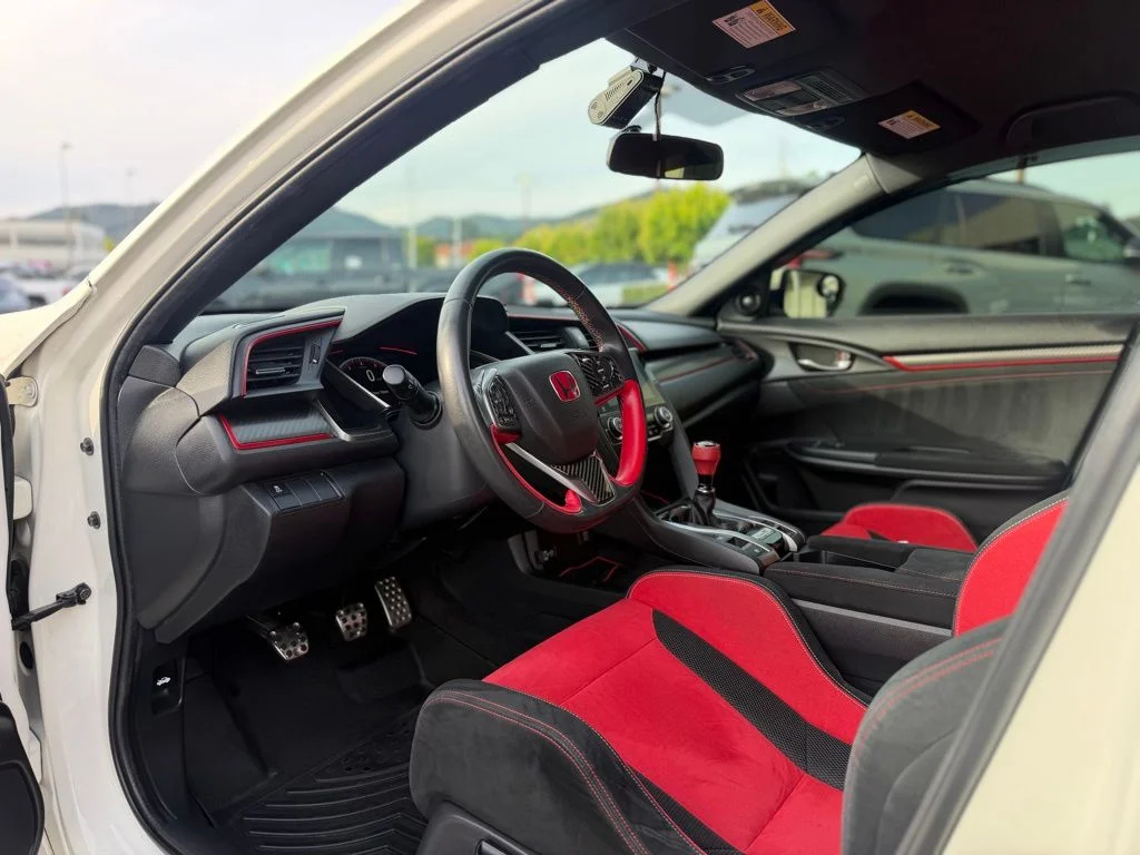 Used 2018  Honda Touring image 6