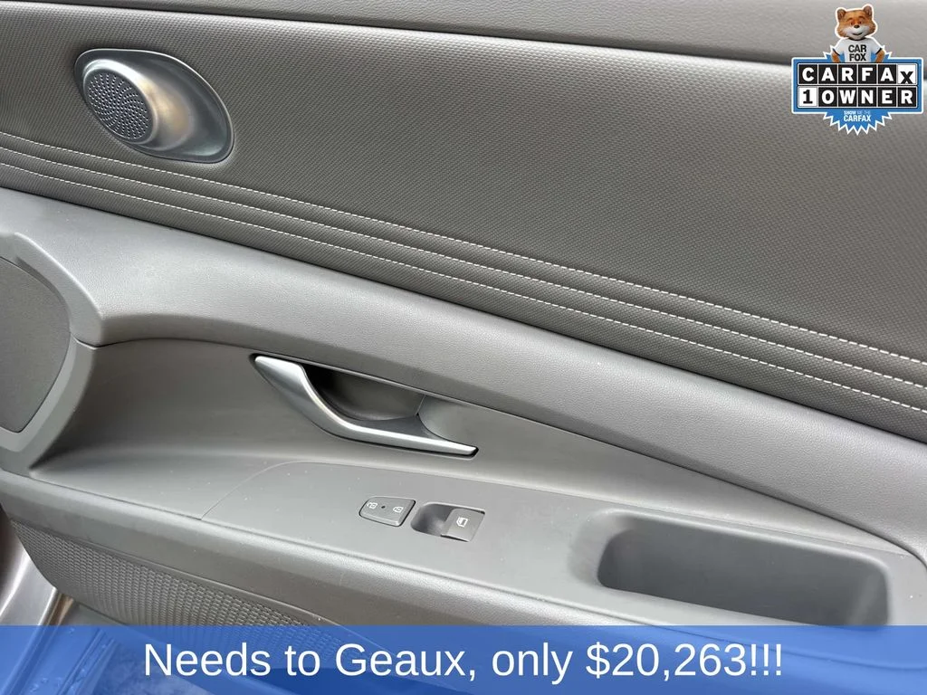 Used 2025 Silver Hyundai SEL Convenience image 27