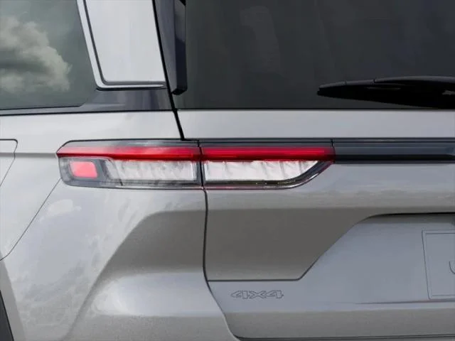 New 2026 Silver Zynith Exterior Paint Jeep Limited image 5
