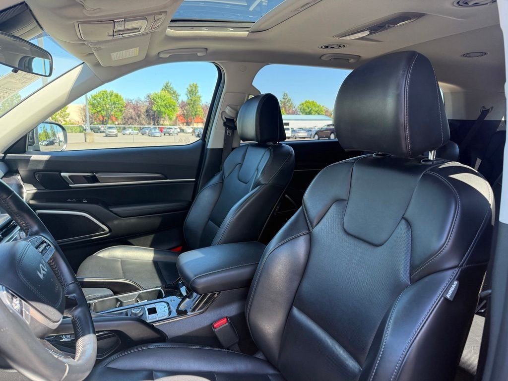 Used 2025 Ebony Black Kia S image 8