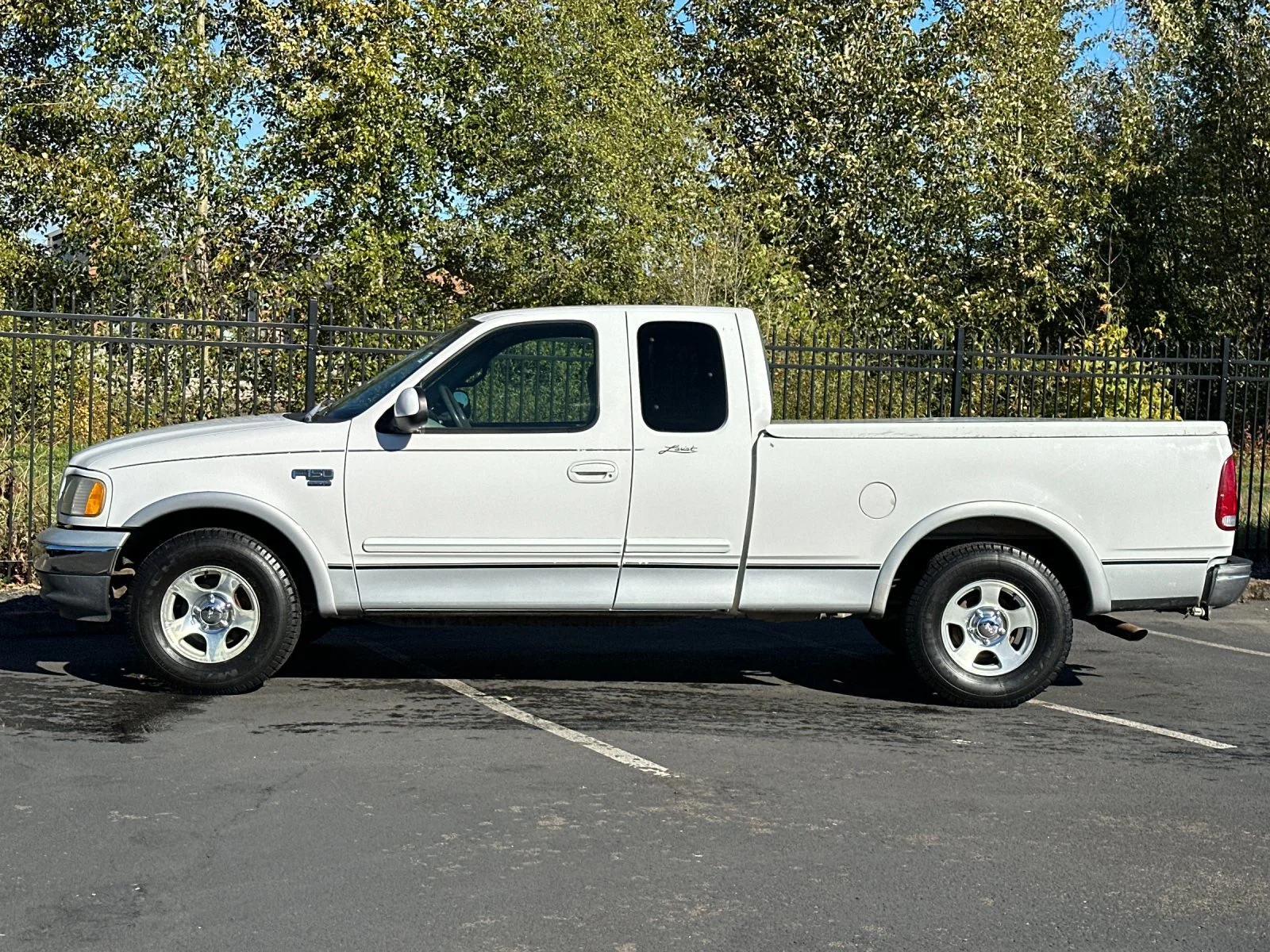 Used 1999 White Ford XLT image 7