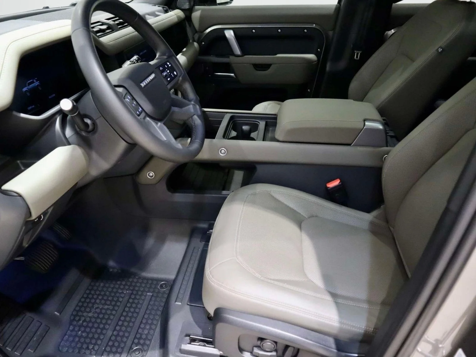 Used 2024 Silicon Silver Premium Metallic Land Rover X-Dynamic SE image 21