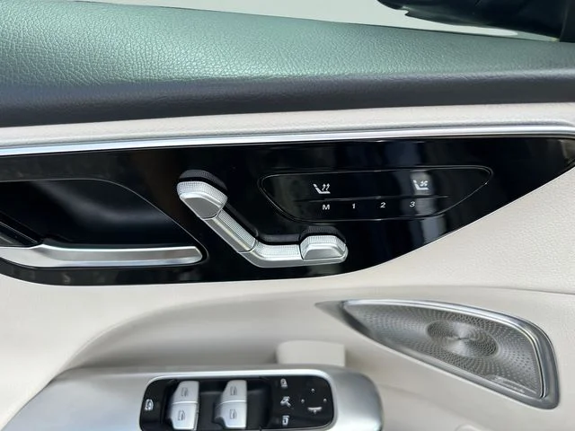 Used 2024  Mercedes-Benz C 300 image 25
