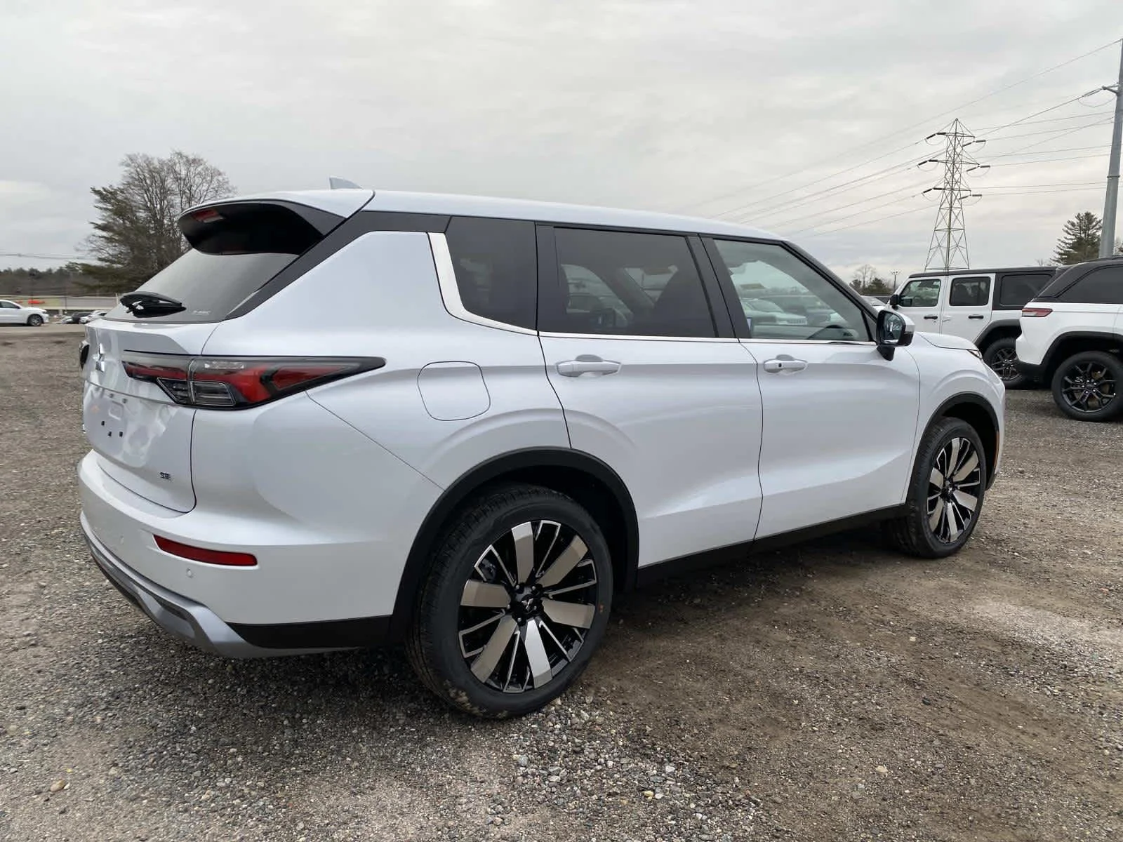 New 2026 WHITE Mitsubishi  image 3