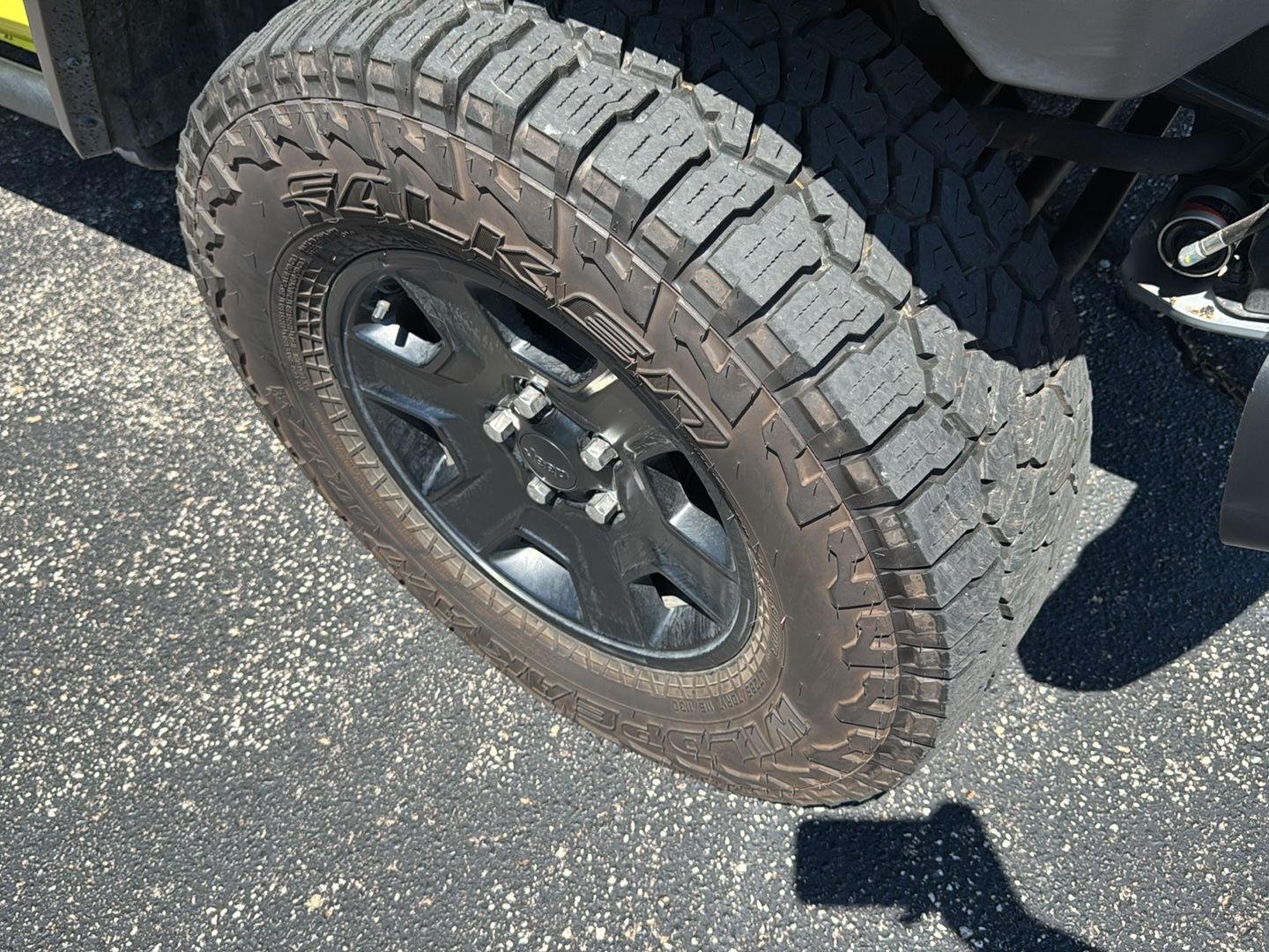 Used 2023 High Velocity Clearcoat Jeep Mojave image 9