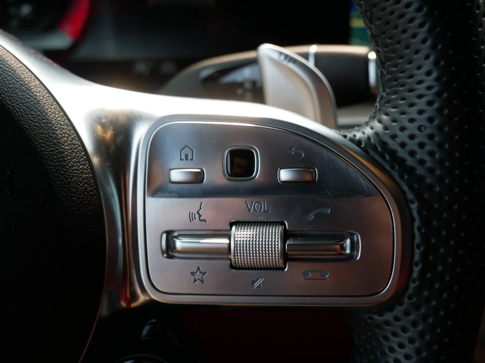 Used 2021 White Mercedes-Benz 4MATIC® image 37