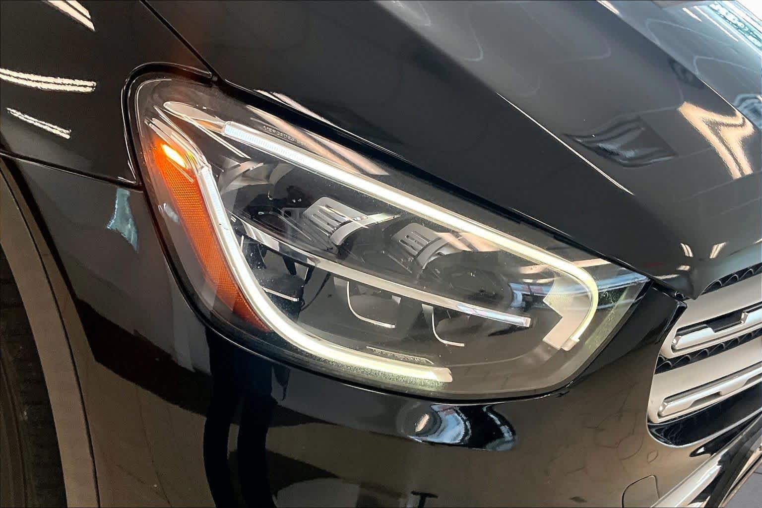 Used 2020 Black Mercedes-Benz GLC 300 image 25