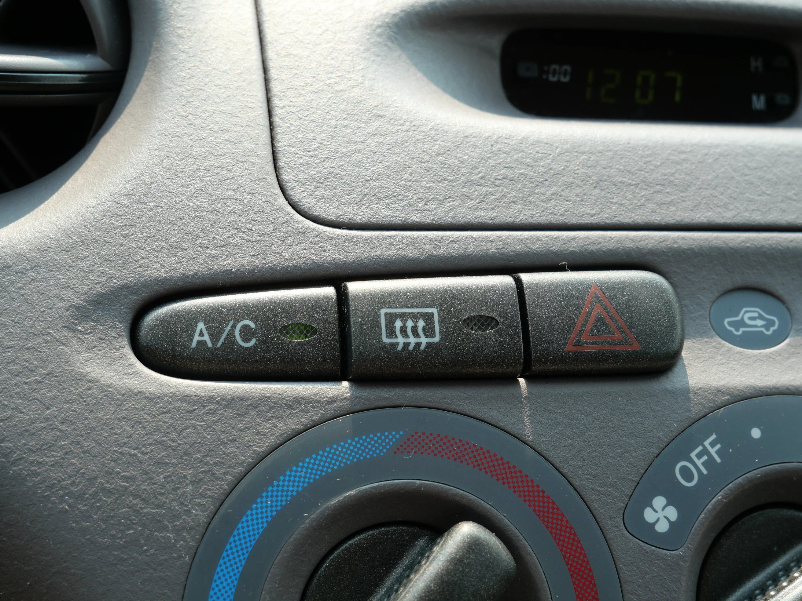 Used 2002 Polar White Toyota  image 27