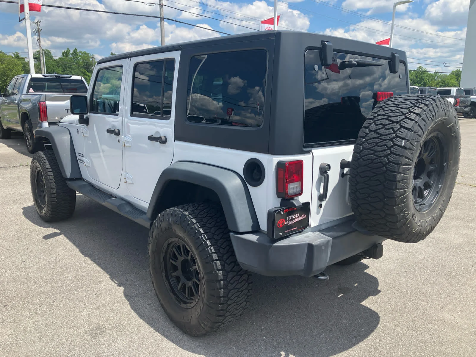 Used 2016 Bright White Clearcoat Jeep Sport image 5