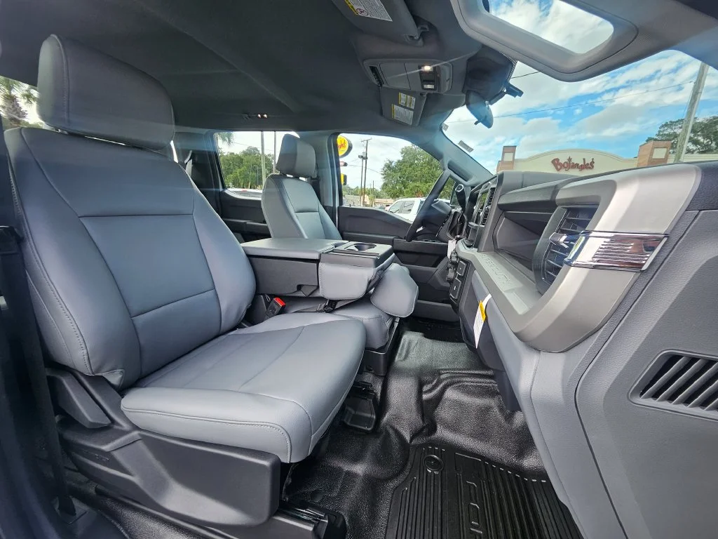 New 2027 Oxford White Ford F-350® XL image 28