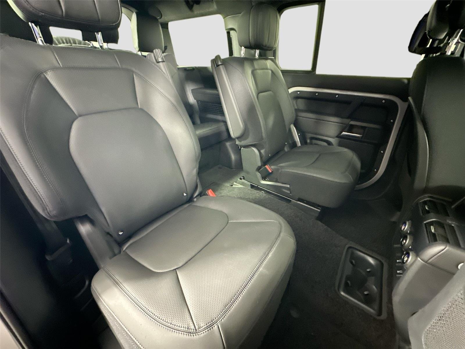 2026 Land Rover Defender X - Photo 28