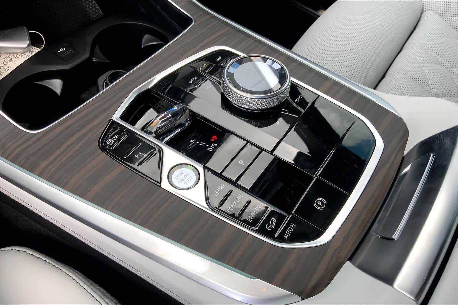 Used 2026 Mineral White Metallic BMW xDrive40i image 7