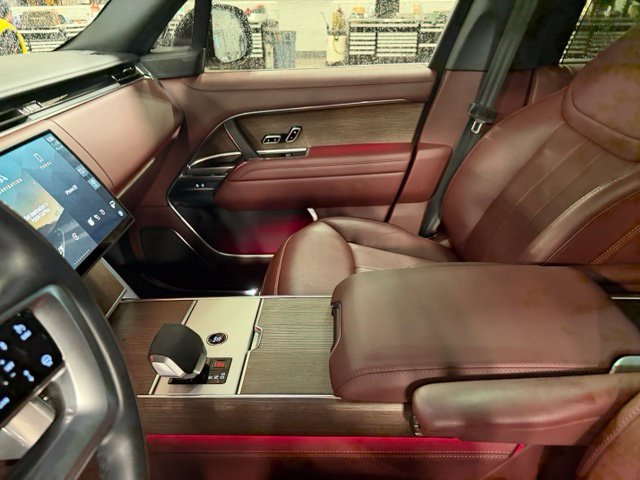 Used 2025 Silver Land Rover Autobiography image 21