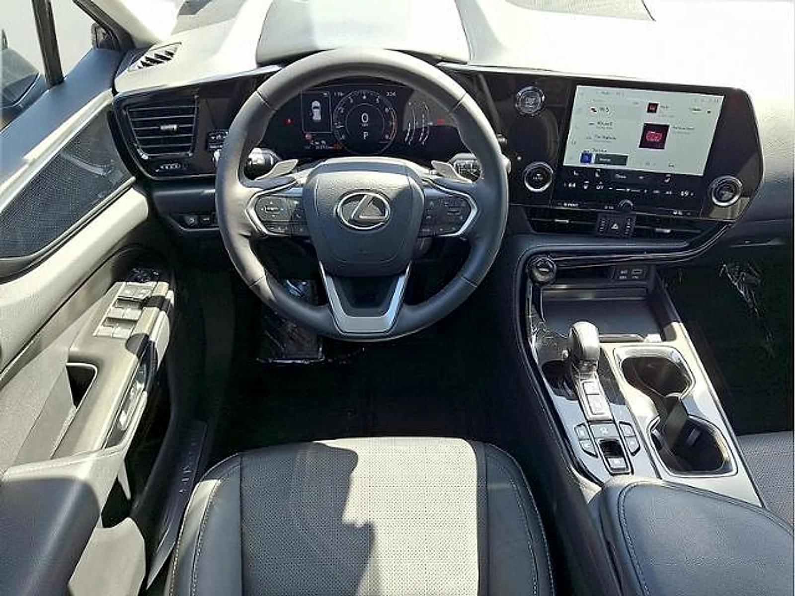 Used 2024  Lexus  image 9
