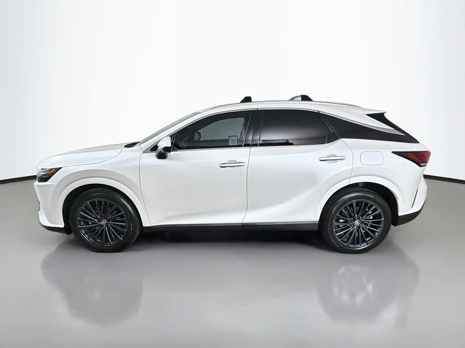 Used 2025 White Pearl Lexus 350h Premium image 2