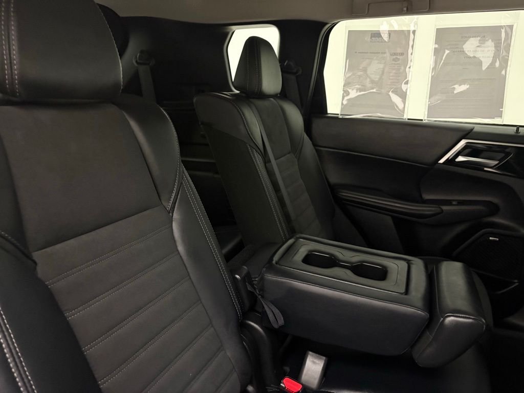 Used 2025 Gray Mitsubishi SE image 33