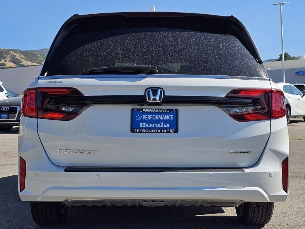 New 2026 Platinum White Pearl Honda Touring image 8