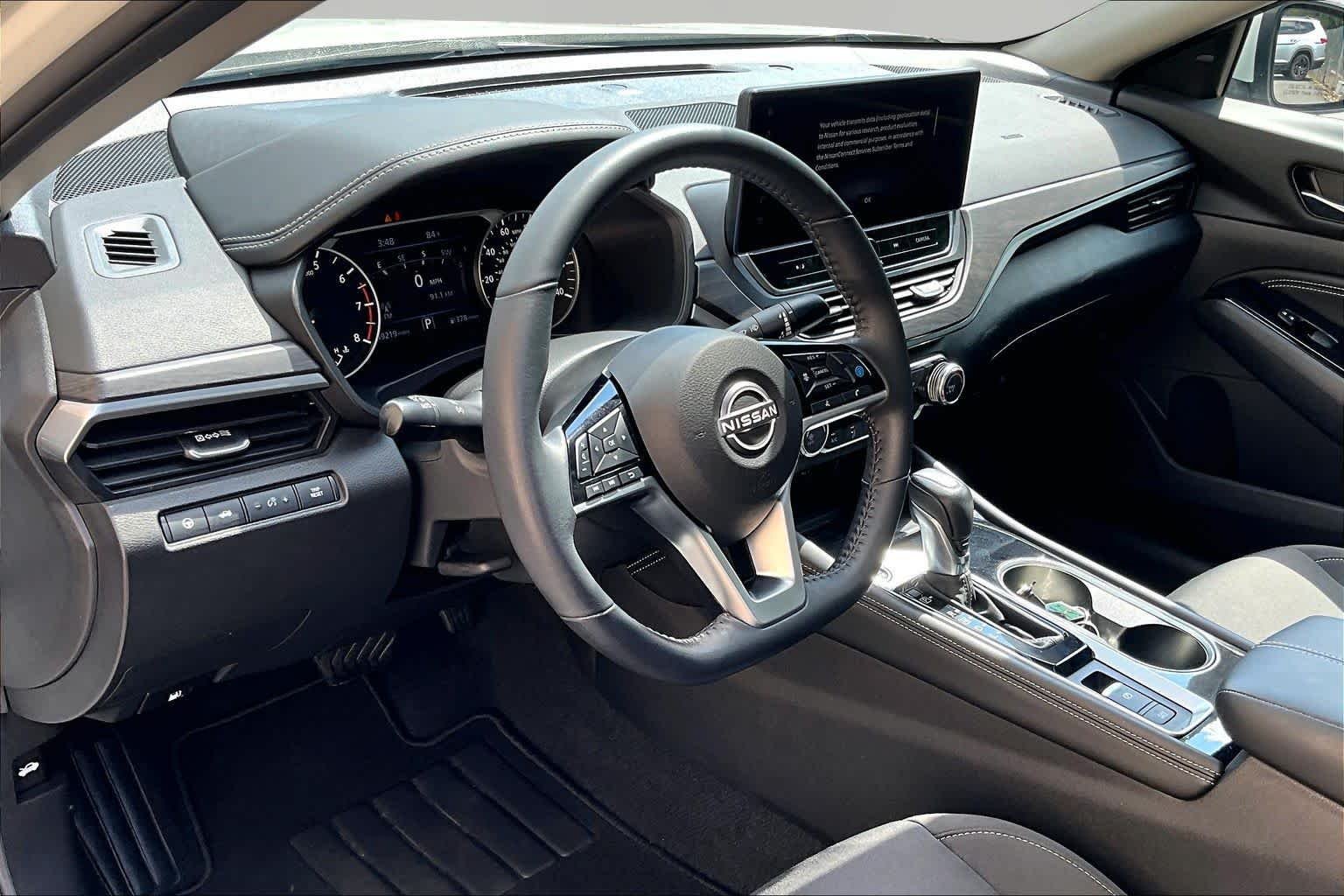 Used 2023 Pearl White Tricoat Nissan 2.5 SV image 18
