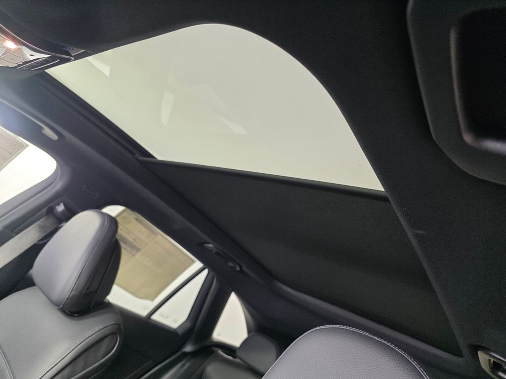 New 2026 MANUFAKTUR Alpine Grey Mercedes-Benz GLC 300 image 9