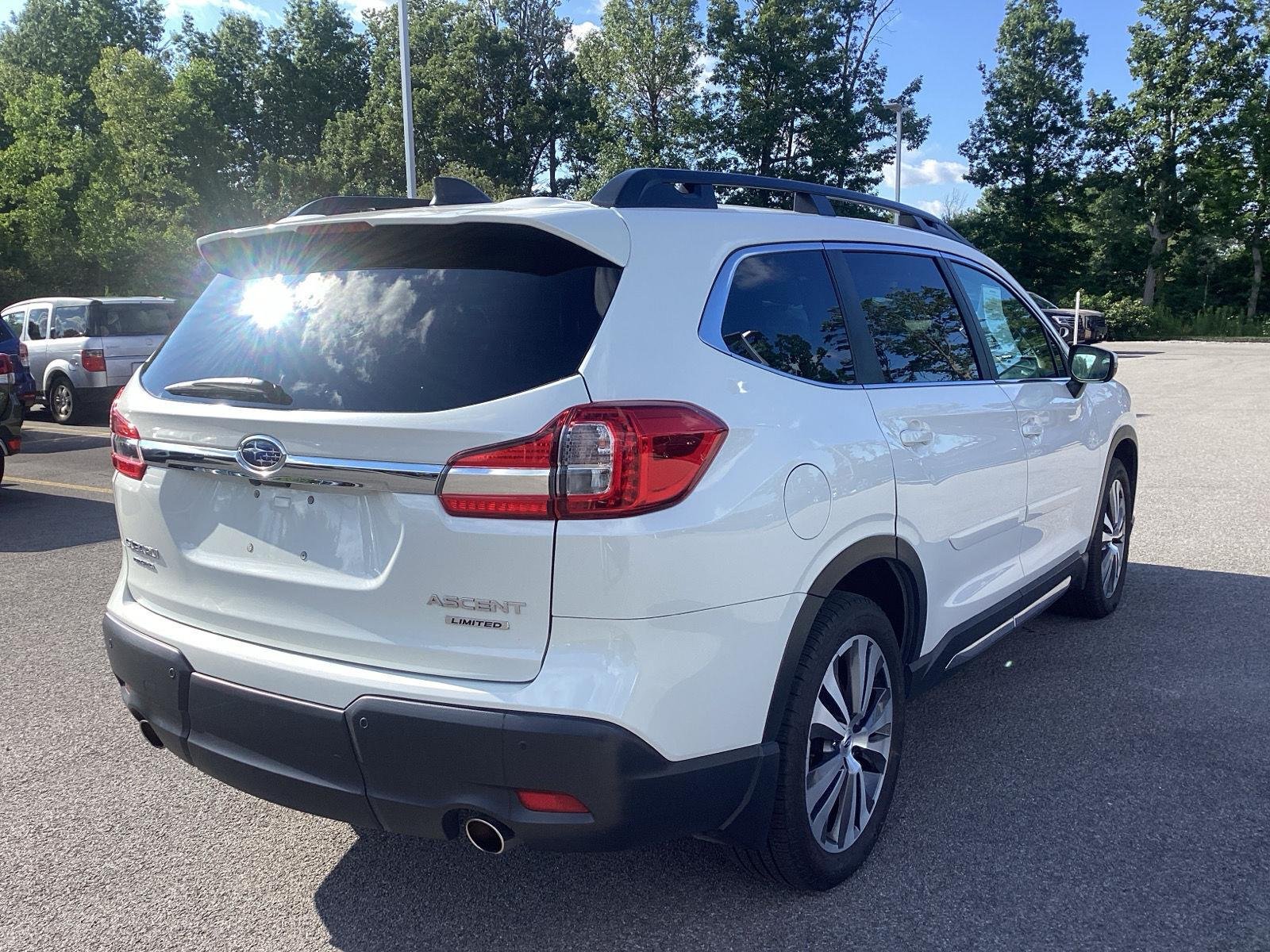 Used 2022 Crystal White Pearl Subaru Limited image 9