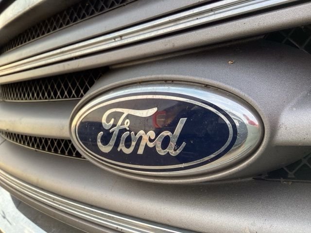 Used 2013 Oxford White Ford SE image 3