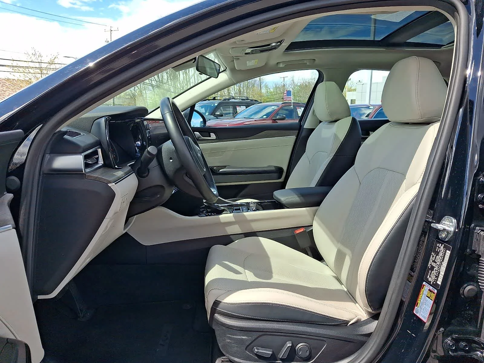 Used 2022 Ebony Black Kia EX image 14