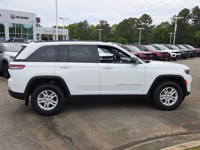 Used 2025 White Jeep Laredo image 13
