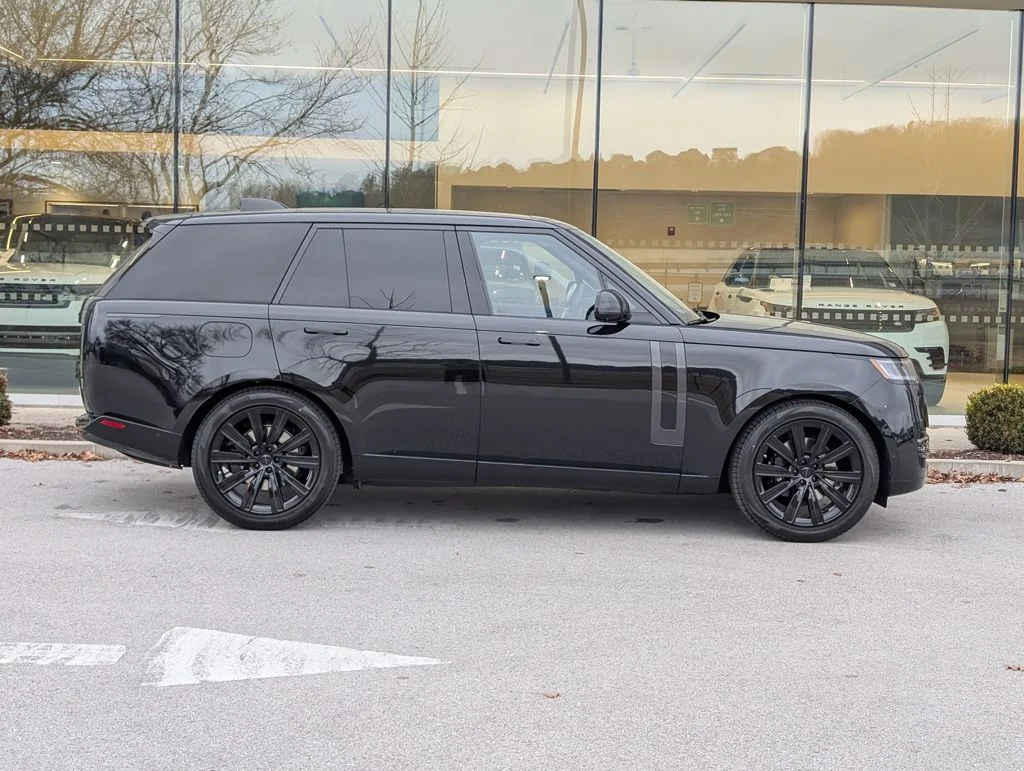 New 2026 Santorini Black Land Rover SE image 7