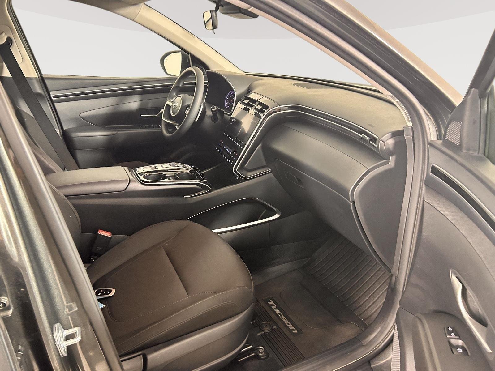 Used 2024 Shimmering Silver Hyundai Blue image 13