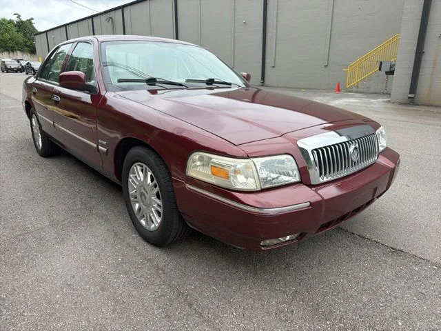 2011 Mercury Grand Marquis LS's photo