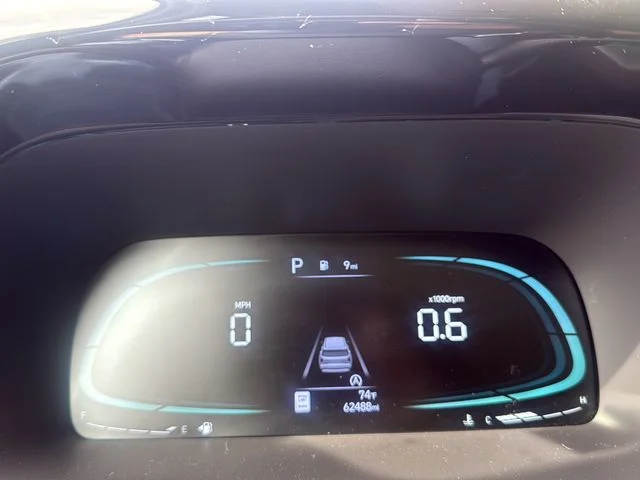 Used 2023 White Hyundai SEL image 12