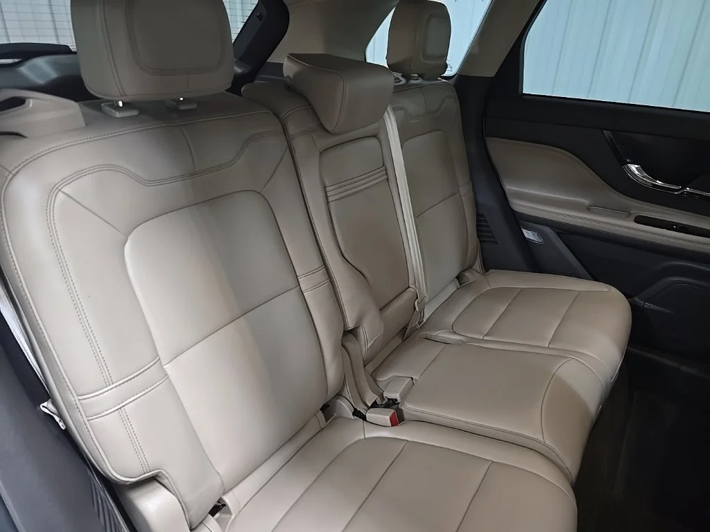 Used 2023 White Lincoln Standard image 17