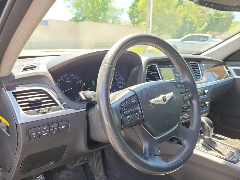 Used 2015 Black Hyundai 3.8 image 17