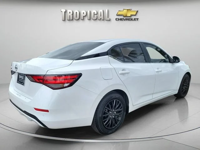 Used 2023  Nissan S image 5