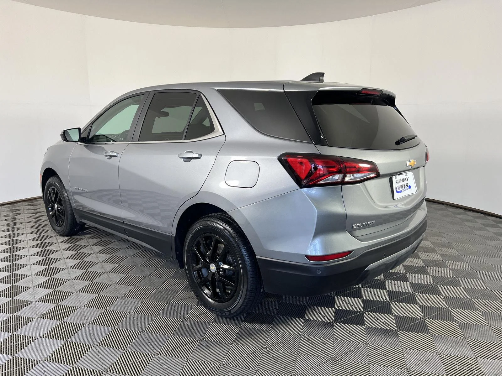 Used 2024 Sterling Gray Metallic Chevrolet LT image 27