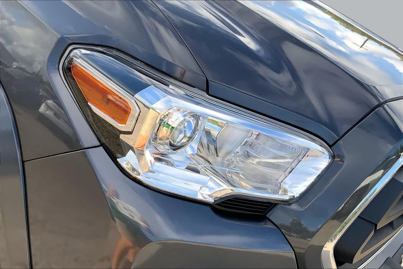 Used 2022 Magnetic Gray Metallic Toyota SR5 image 27