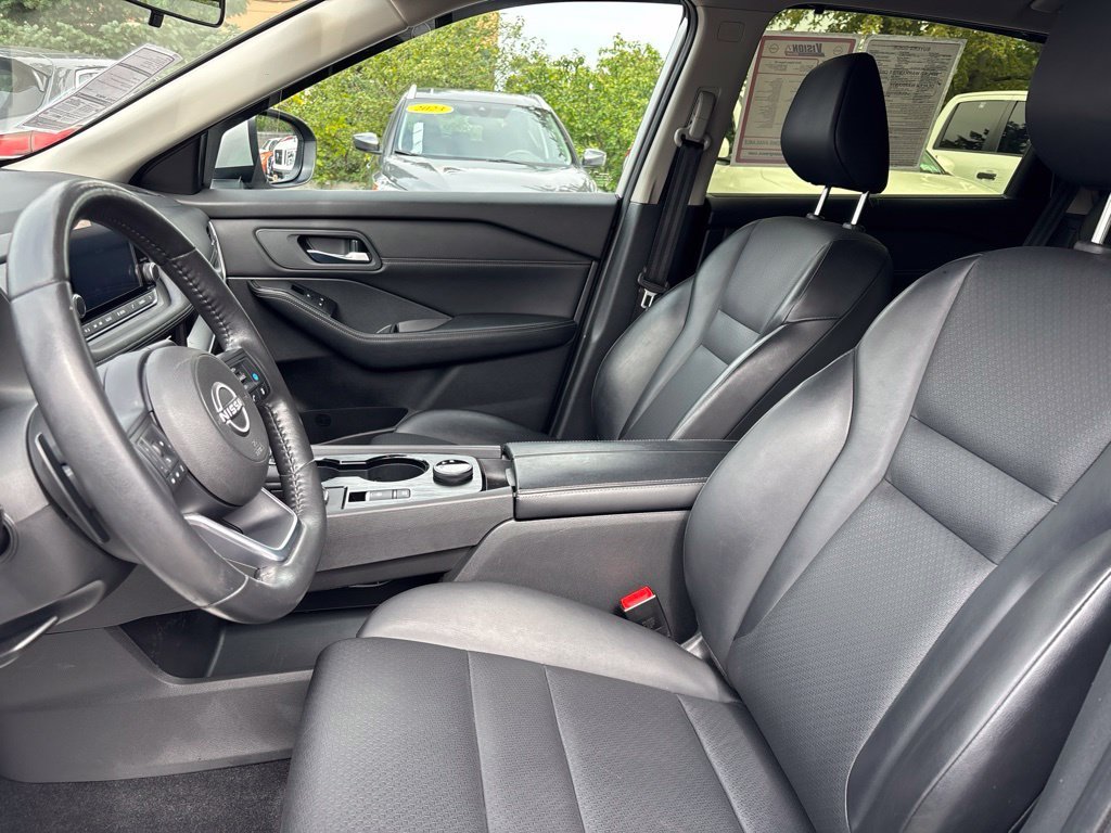Used 2024 Silver Nissan SV image 9