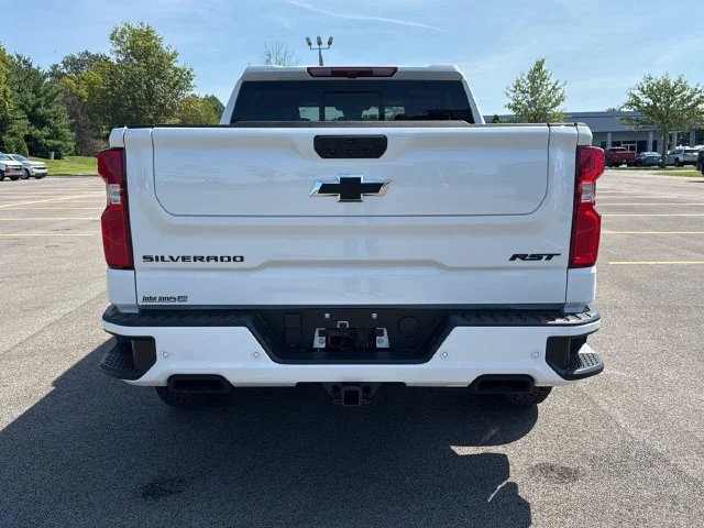 New 2026 Summit White Chevrolet RST image 19
